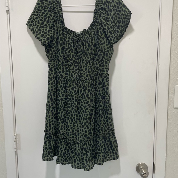 Mi Ami by Francesca’s Leopard Print Ruffled Flounce Mini Dress - Picture 3 of 10